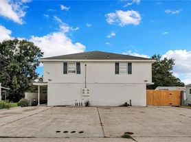 588 Oak Ave