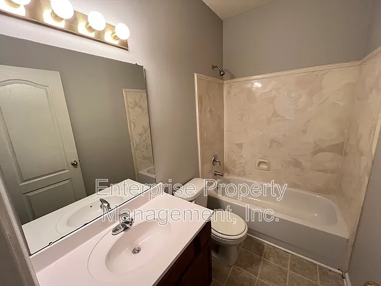10178 Sterling Ridge Dr — Photo 16