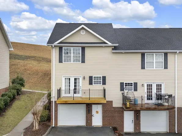 598 Grays Pointe Ct #598, Johnson City, TN 37615