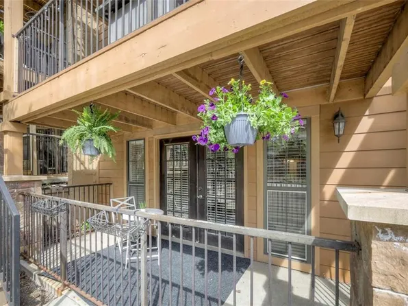 4727 Jarboe St APT 81, Kansas City, MO 64112