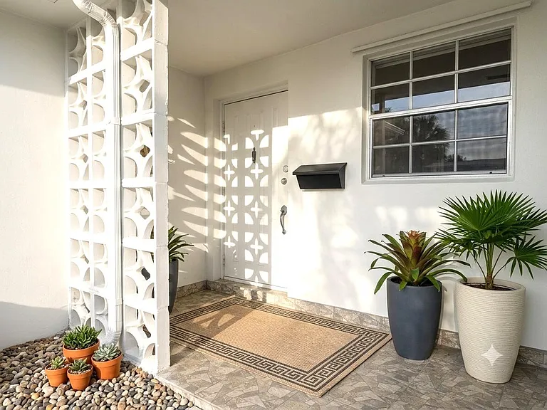 1202 S Drive Cir #A — Photo 2