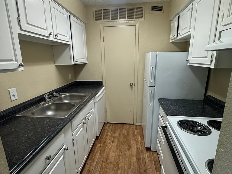 2411 E 55th Pl #62 — Photo 3