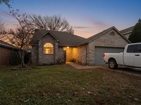 1512 Allen Dr, Cedar Hill, TX 75104