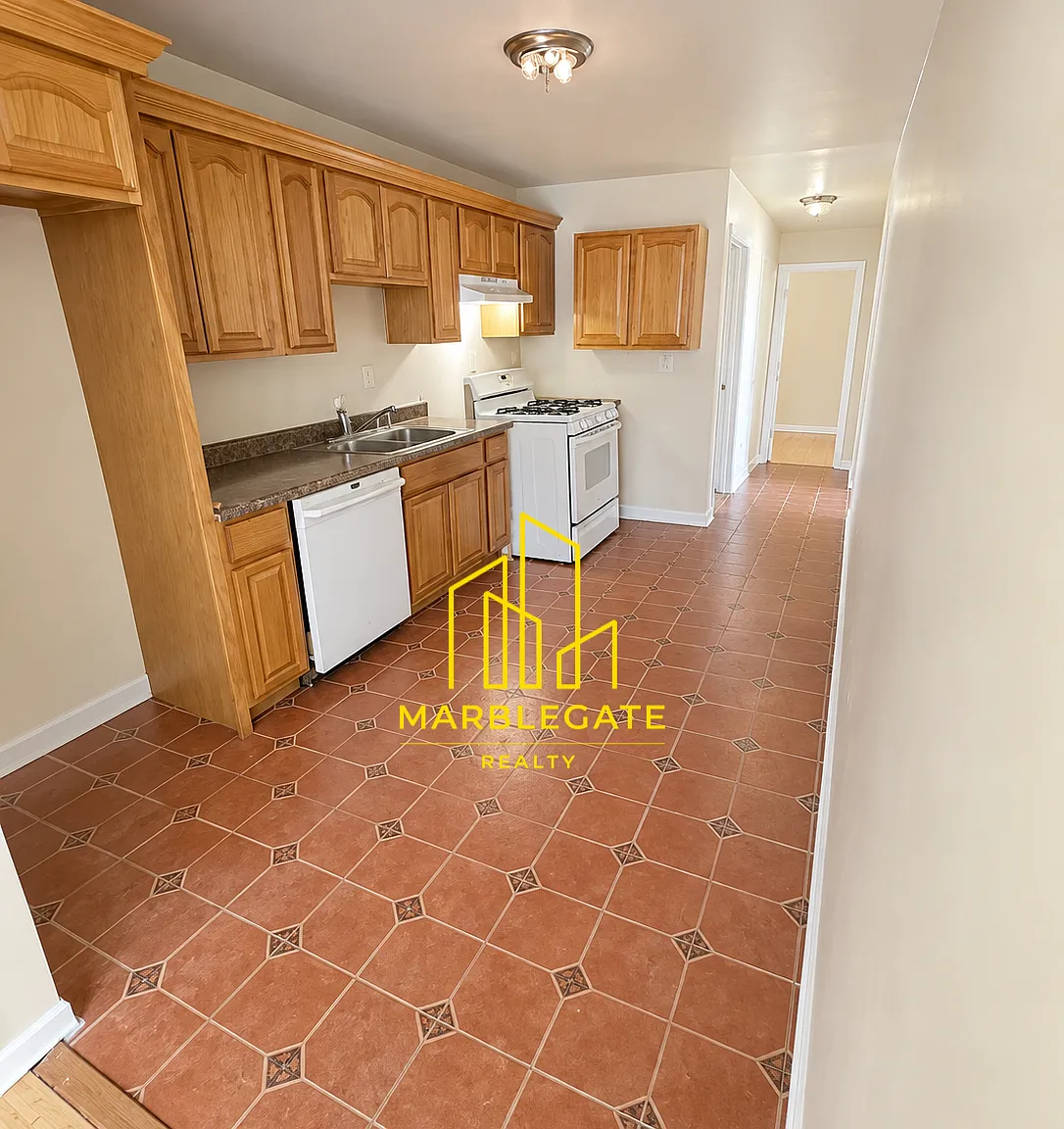 5 bed, $3,650 — Photo 1