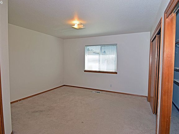2nd image of 3907 NE 35th Cir