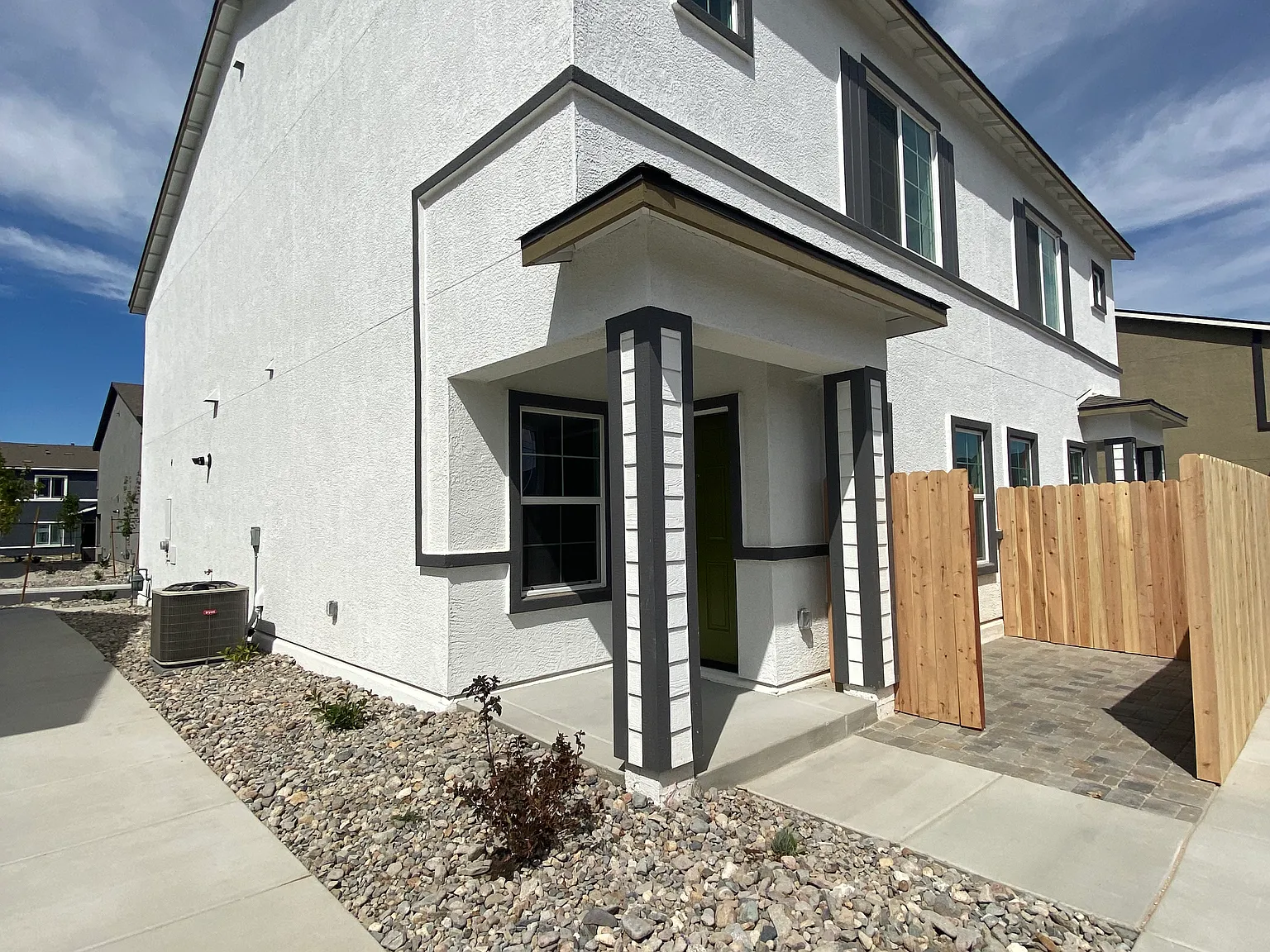 3 bed, 2.5 bath, 1409 sqft, $2,750 — Photo 2