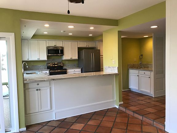 Brand new updated kitchen, 