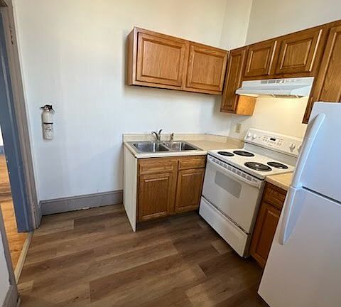 2nd image of 761 W 3rd St #16491106