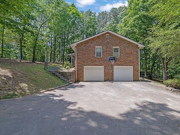 4th image of 1387 Ridge Rd