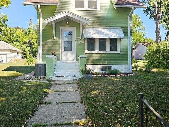 2nd image of 822 4th Ave