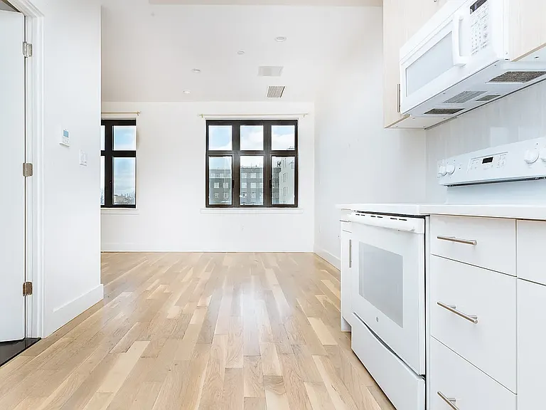 818 Lexington Ave #3S — Photo 2
