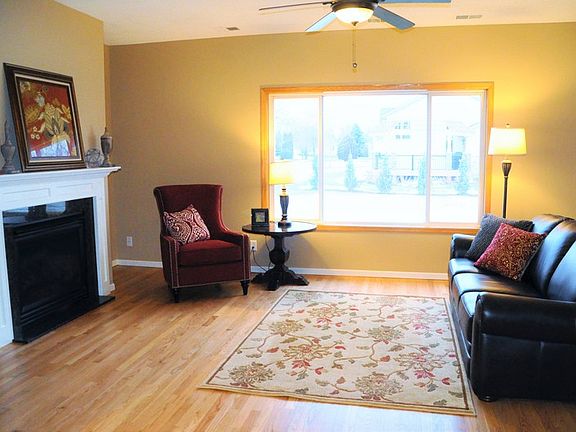 Spacious great room
						:
						This spacious great room features beautiful hardwood and tons of natural light.