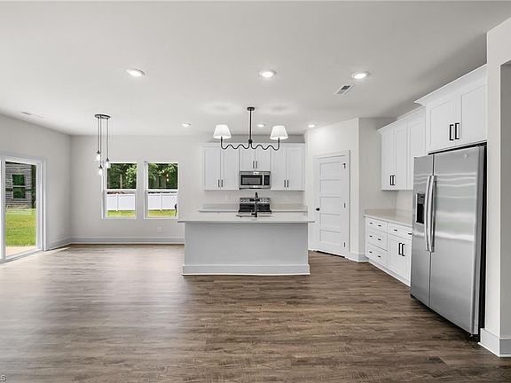 3rd image of 501 Brown St
