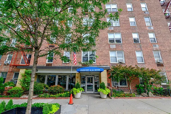 Sold by Horowitz Real Estate | media 18