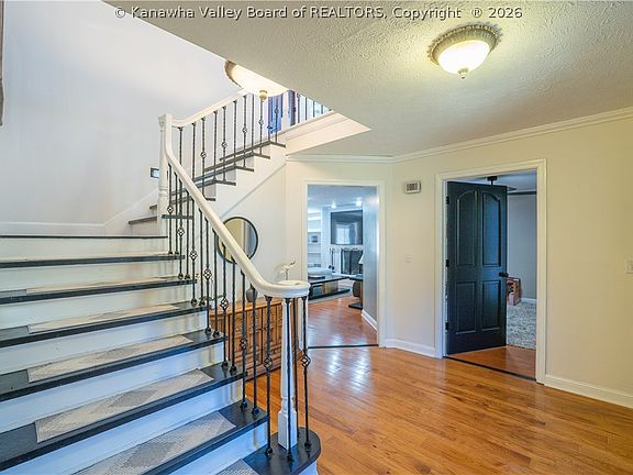 4th image of 5028 Bennington Dr
