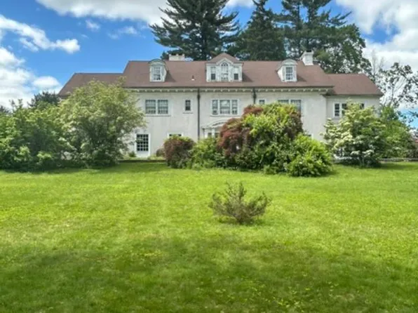 1170 Mosser Rd, Breinigsville, PA 18031