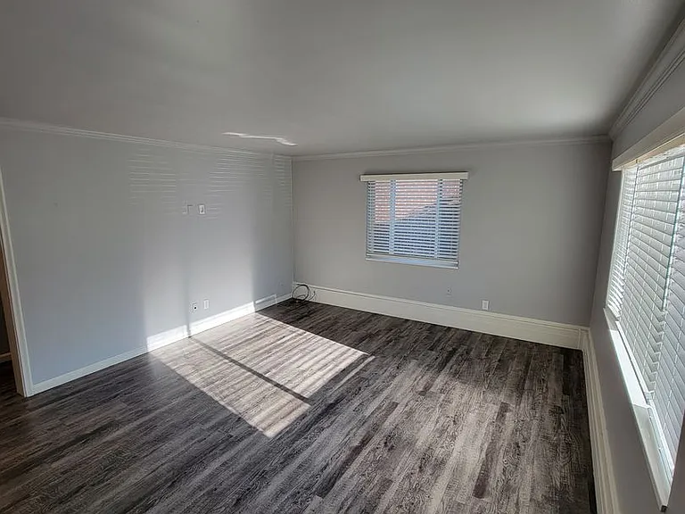 221 N Quince St — Photo 16