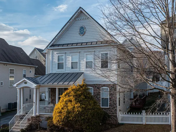 17571 Lethridge Cir, Round Hill, VA 20141