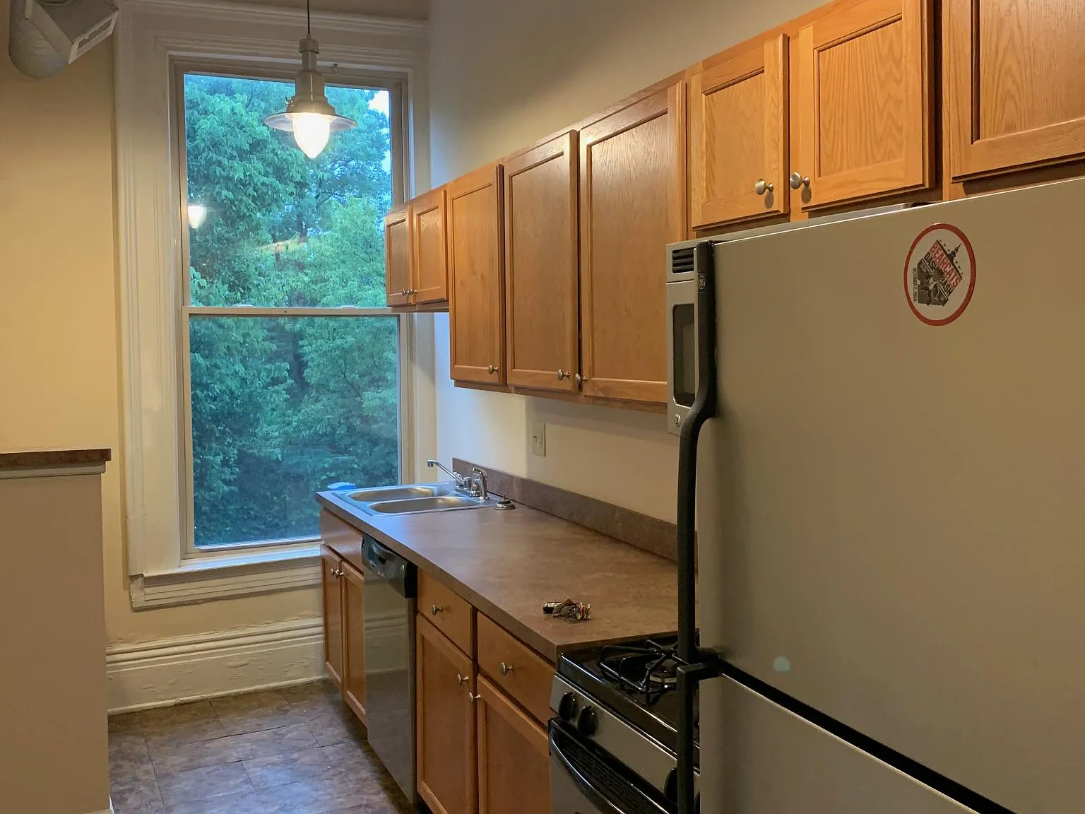 3 bed, 1250 sqft, $1,800 — Photo 3