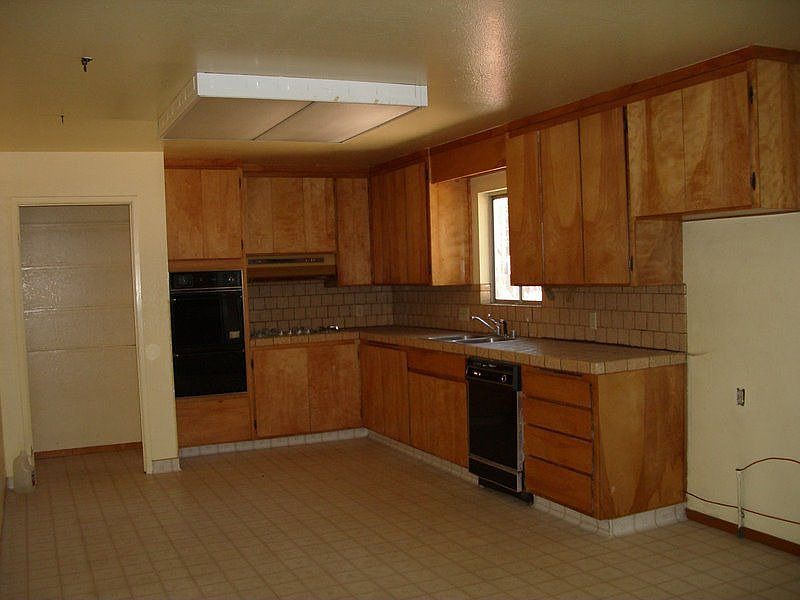 2nd image of 1095 Glenwood Way
