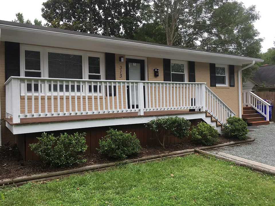 313 Brooks St