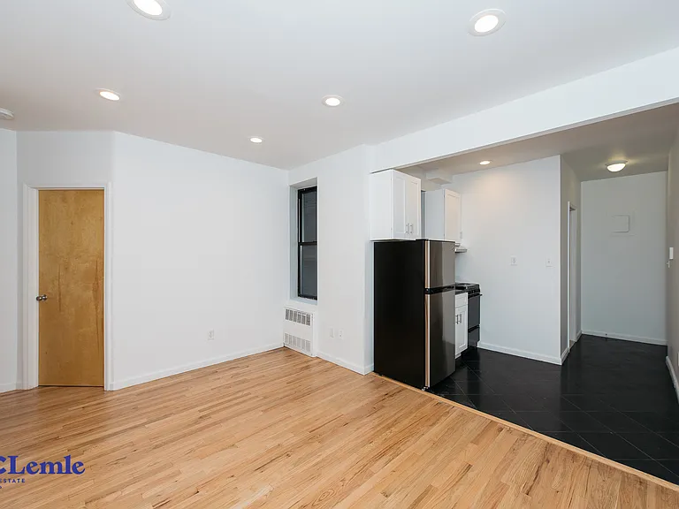 141 E 26th St #3F — Photo 4