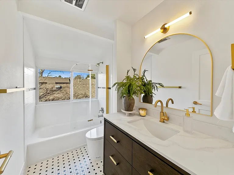 459 S Walnut St — Photo 26