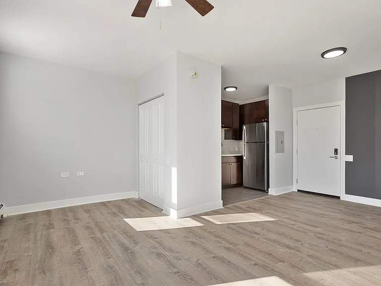 1625 W Howard St — Photo 10