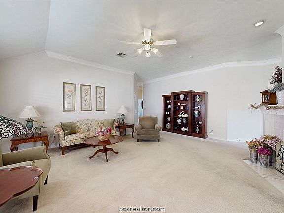 5th image of 3209 Broadmoor Dr