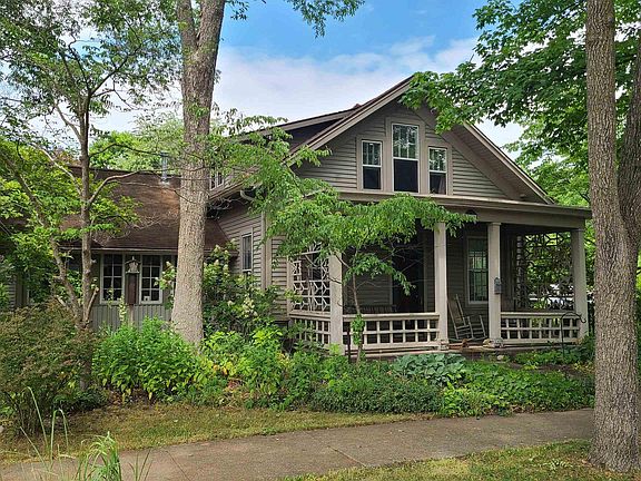 2nd image of 300 College Ave