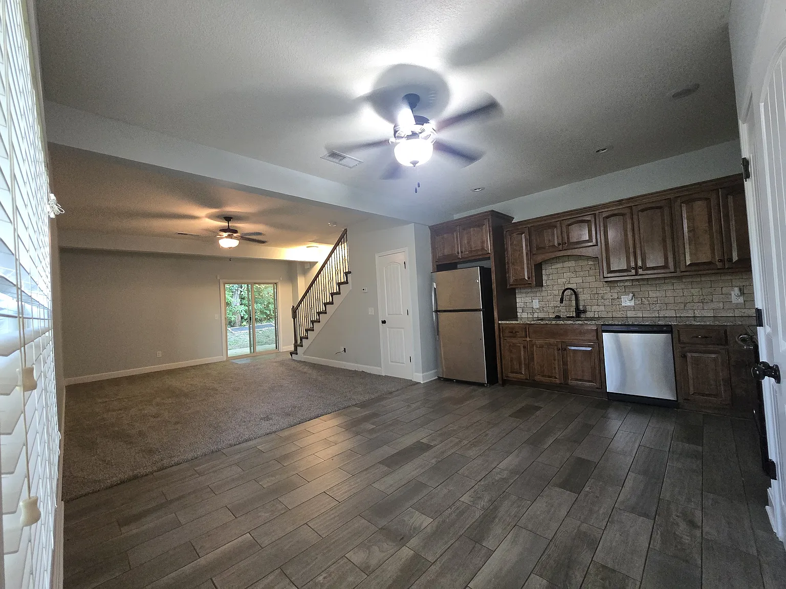 3 bed, 2.5 bath, 1550 sqft, $2,100 — Photo 2