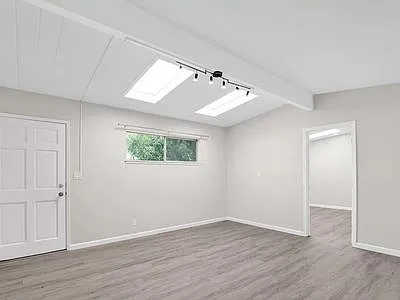 3271 Alma St — Photo 2