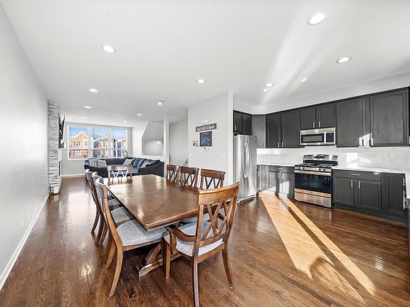 3rd image of 5231 W Galewood Ave