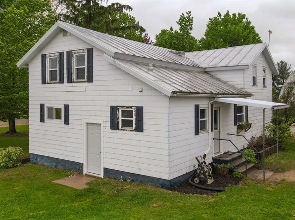 E3722 County Rd E, Waupaca, WI 54981