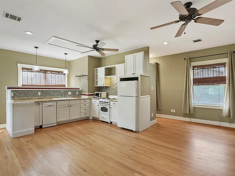 1227 Harvard St #1/2 — Photo 7