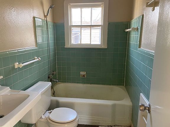 3rd image of 2730 Mimosa Ave