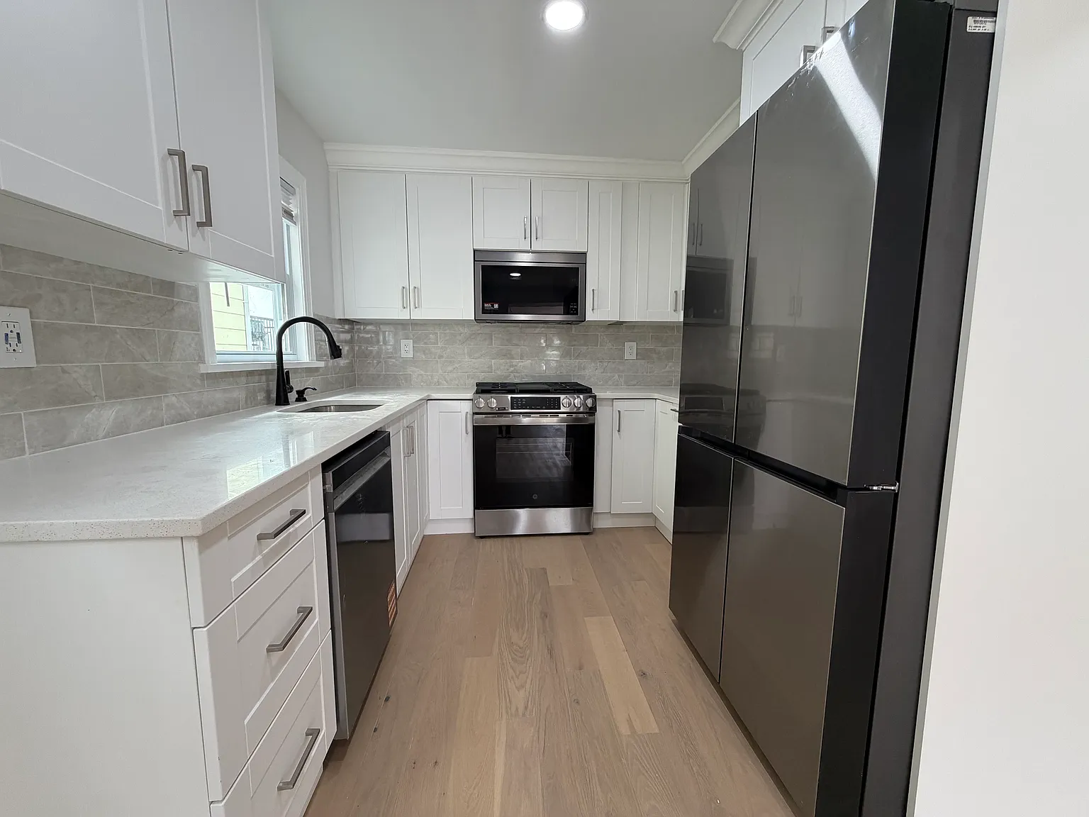 3 bed, $3,200 — Photo 4