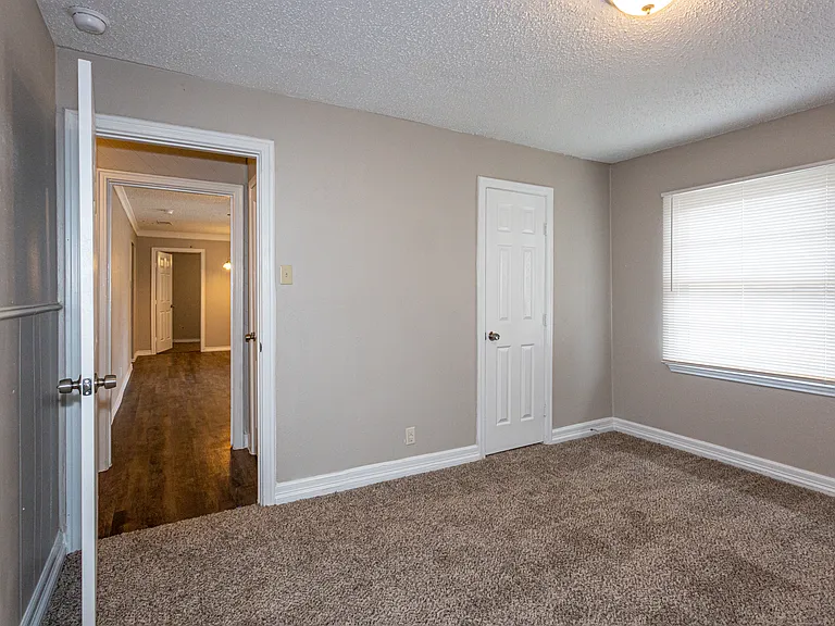 2518 Winthrop Dr — Photo 15