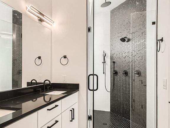 4th image of 405 Serenity Ln