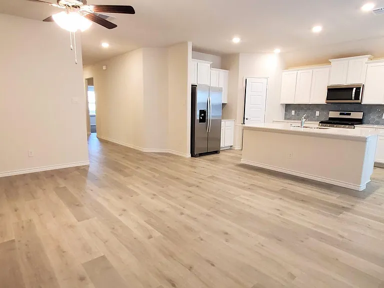 2107 Camellia St — Photo 1