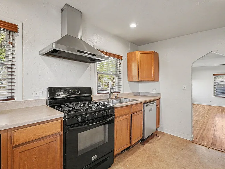 5050 Lincoln St — Photo 6