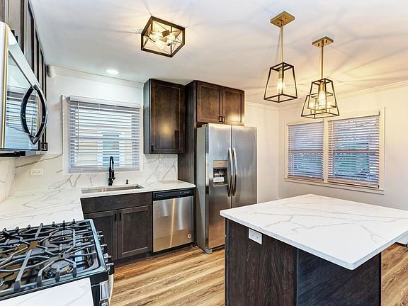 5th image of 518 Leamington Ave