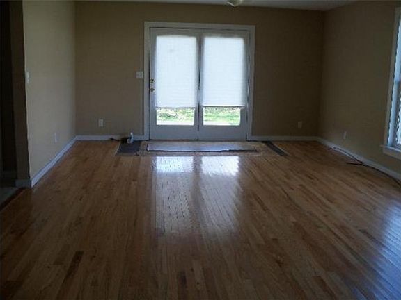 5th image of 410 E Monroe St