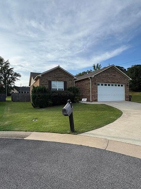 1st image of 106 Stratford Ln