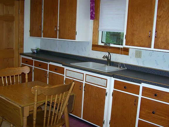 3rd image of 106 E Birch St
