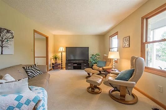 4th image of 3201 E Saint James Ct