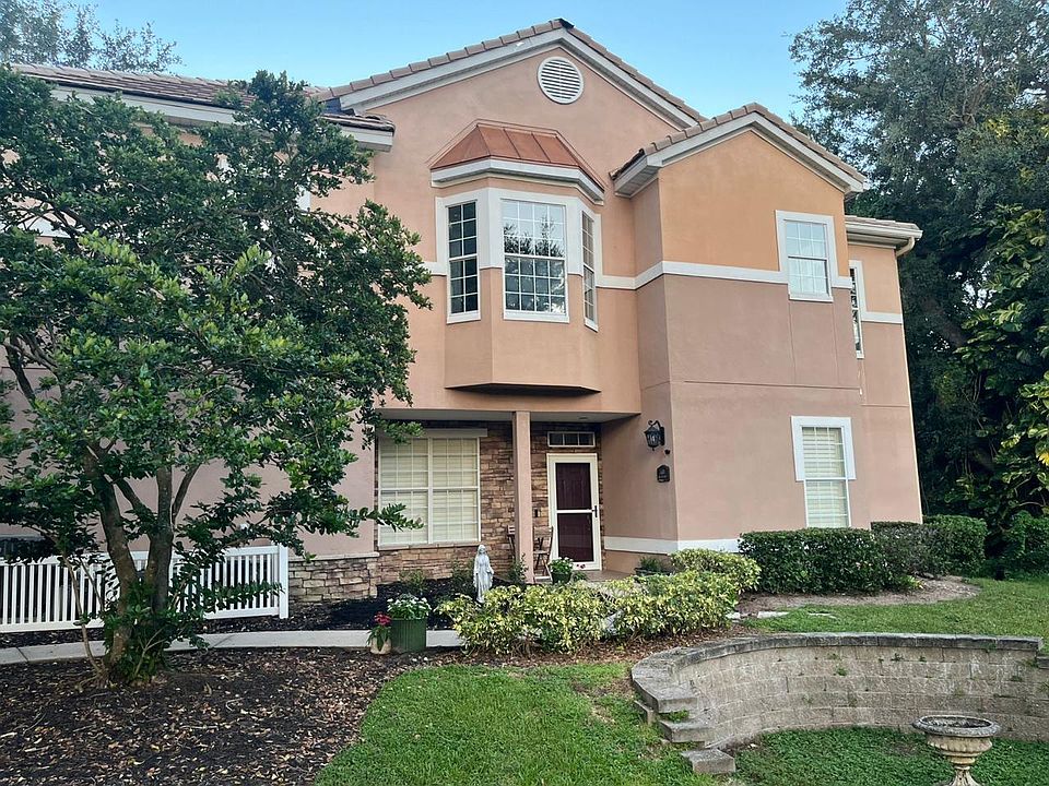 First floor corner unit