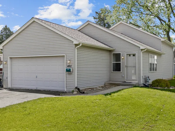 421 Meadow Ave, Woodstock, IL 60098