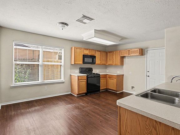 3rd image of 18507 Sunrise Pines Dr