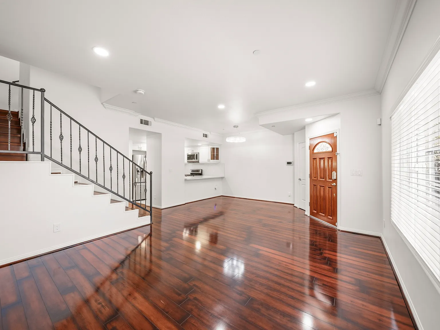 3 bed, 1420 sqft, $4,500 — Photo 4